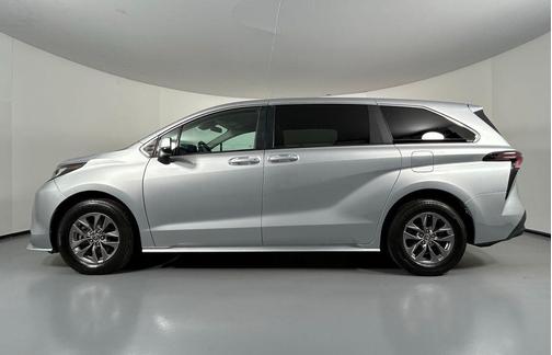 2023 Toyota Sienna LE
