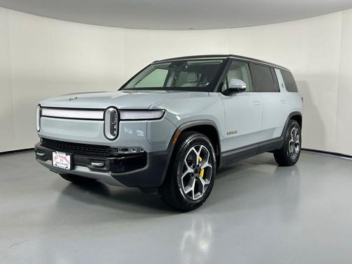 2023 Rivian R1S Adventure