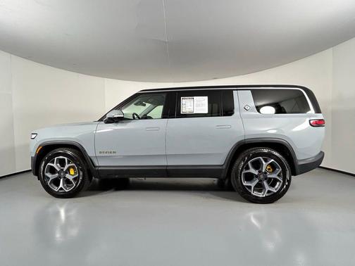 2023 Rivian R1S Adventure