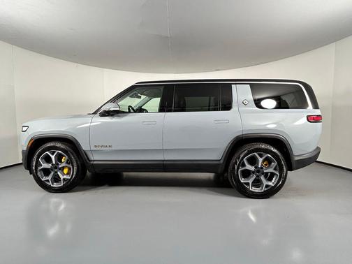 2023 Rivian R1S Adventure