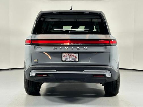2023 Rivian R1S Adventure