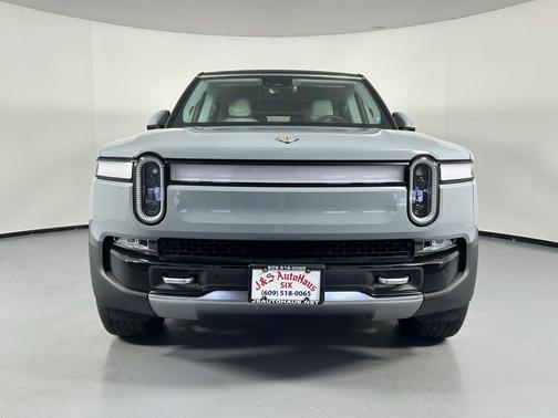 2023 Rivian R1S Adventure