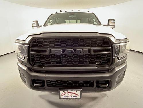 2024 RAM 3500 Tradesman Crew Cab 4x4 8' Box