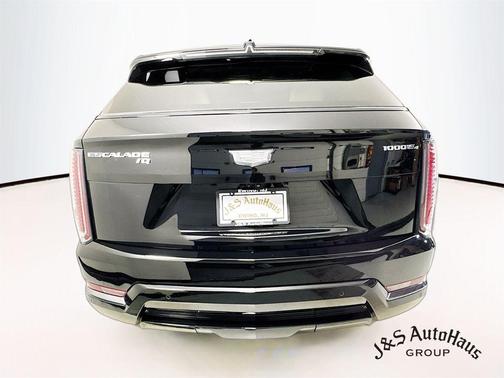 2025 Cadillac Escalade IQ Sport 1