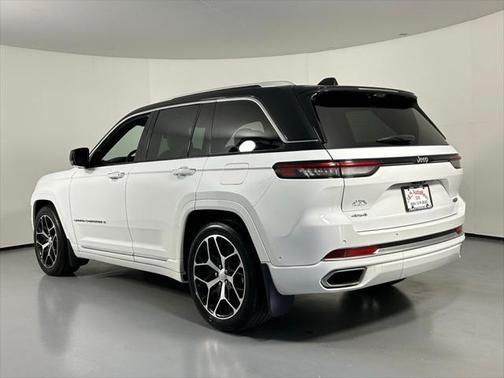 2022 Jeep Grand Cherokee Summit