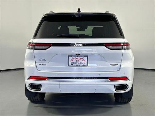 2022 Jeep Grand Cherokee Summit