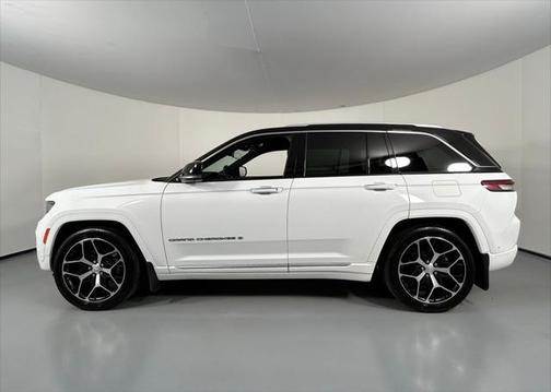 2022 Jeep Grand Cherokee Summit