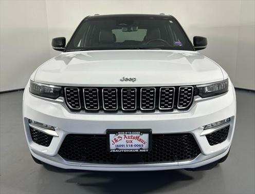 2022 Jeep Grand Cherokee Summit