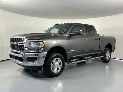 2022 RAM 2500 Tradesman Crew Cab 4x4 6'4' Box