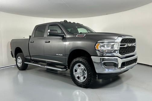 2022 RAM 2500 Tradesman Crew Cab 4x4 6'4' Box