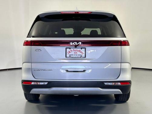 2022 Kia Carnival LXS