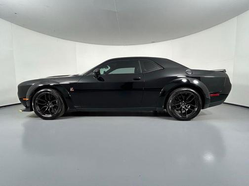 Pitch Black Clearcoat 2022 Dodge Challenger R/T Scat Pack Widebody