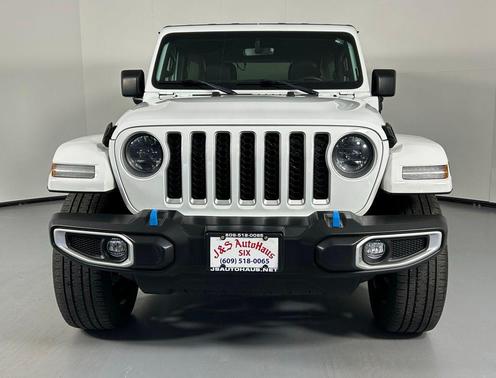 Bright White Clearcoat 2023 Jeep Wrangler 4xe Sahara