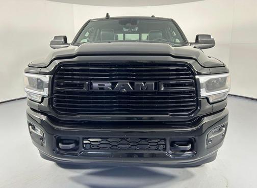 Diamond Black Crystal Pearlcoat 2022 RAM 2500 Laramie Crew Cab 4x4 6'4' Box