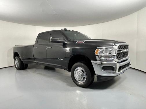 2022 RAM 3500 Tradesman Crew Cab 4x4 8' Box