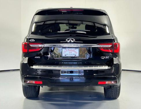 2023 INFINITI QX80 Luxe