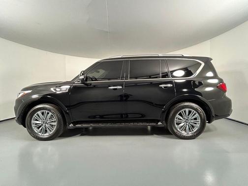 2023 INFINITI QX80 Luxe