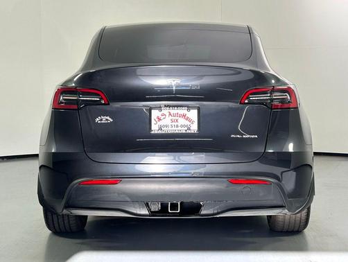 2024 Tesla Model Y Long Range Dual Motor All-Wheel Drive