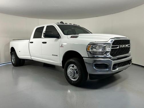 2022 RAM 3500 Tradesman Crew Cab 4x4 8' Box