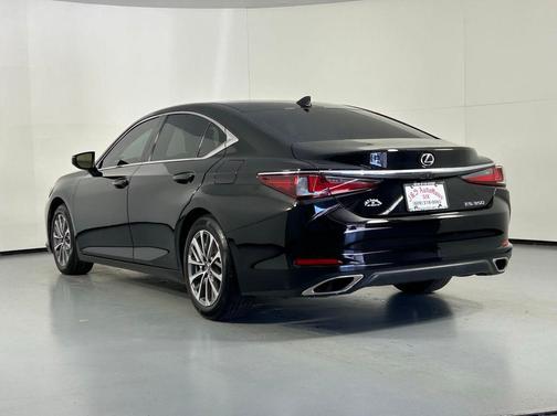 2022 Lexus ES 350 Base