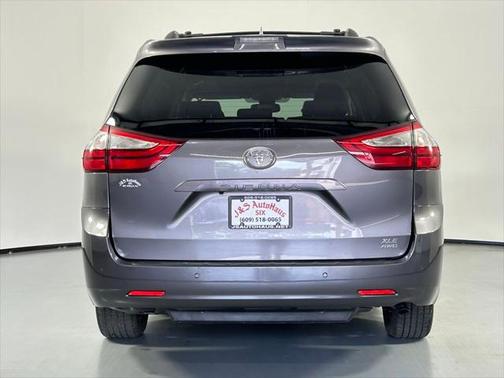 2018 Toyota Sienna XLE