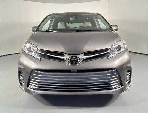 2018 Toyota Sienna XLE