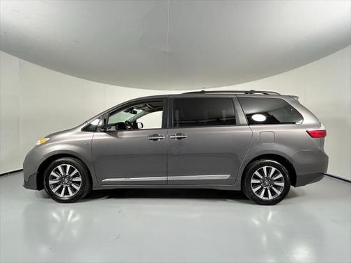 2018 Toyota Sienna XLE