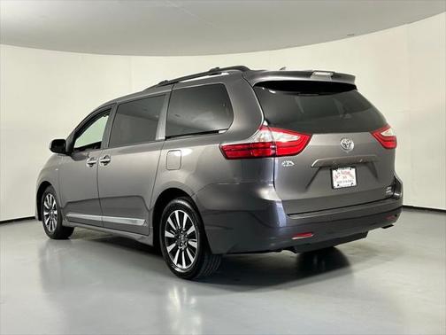 2018 Toyota Sienna XLE
