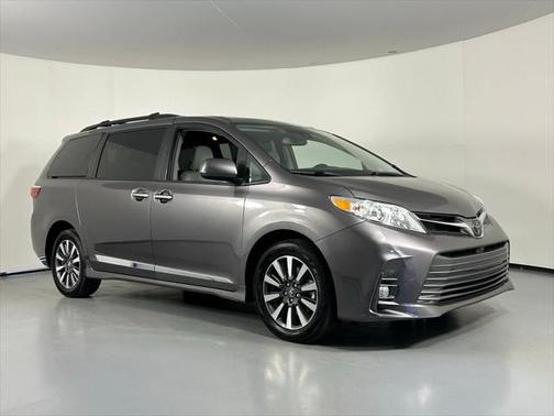 2018 Toyota Sienna XLE