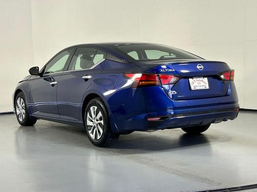 Deep Blue Pearl 2024 Nissan Altima S FWD