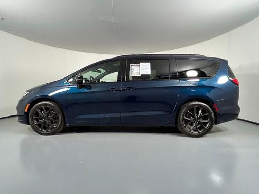 Fathom Blue Pearlcoat 2024 Chrysler Pacifica Limited
