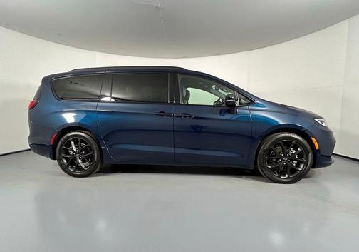 Fathom Blue Pearlcoat 2024 Chrysler Pacifica Limited