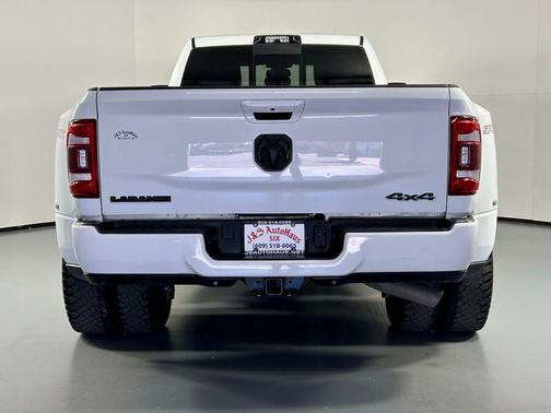 Bright White Clearcoat 2024 RAM 3500 Laramie Crew Cab 4x4 8' Box