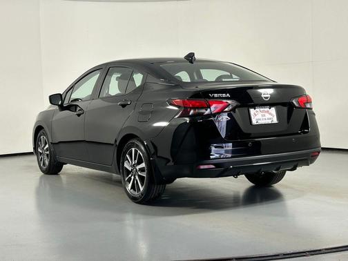 Super Black Metallic 2025 Nissan Versa 1.6 SV