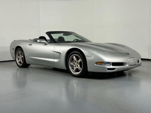 Ricochet Silver Metallic 2004 Chevrolet Corvette Base