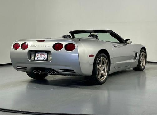 Ricochet Silver Metallic 2004 Chevrolet Corvette Base