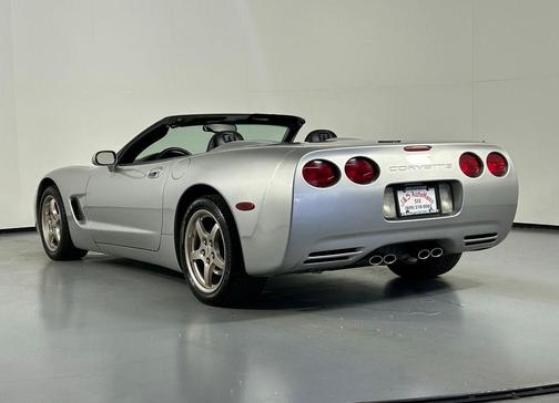 Ricochet Silver Metallic 2004 Chevrolet Corvette Base