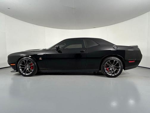 Sinamon Stick 2022 Dodge Challenger R/T Scat Pack