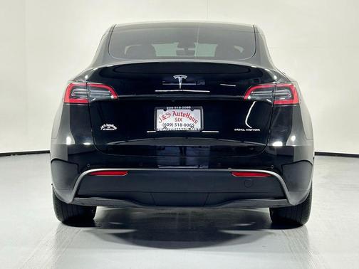 2022 Tesla Model Y Long Range Dual Motor All-Wheel Drive