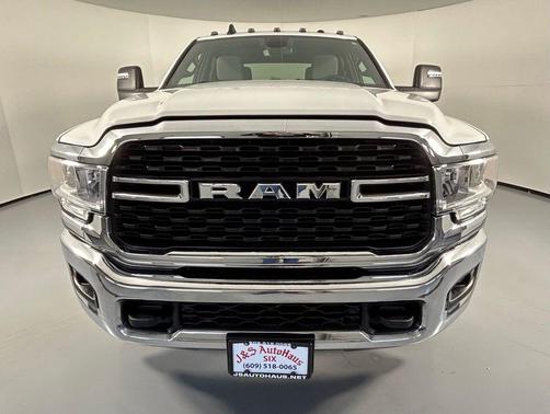 2024 RAM 3500 Big Horn Crew Cab 4x4 8' Box