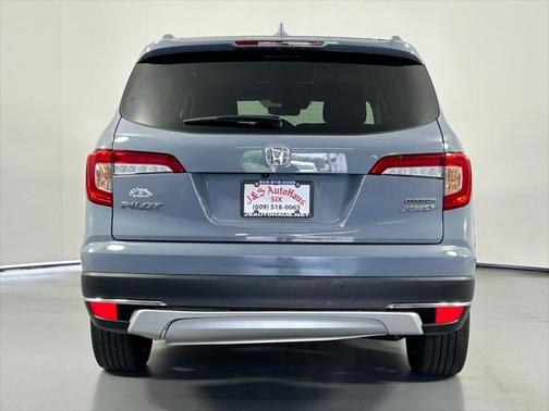 2022 Honda Pilot Touring 8-Passenger