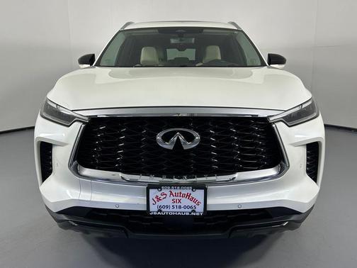 Majestic White 2023 INFINITI QX60 Luxe