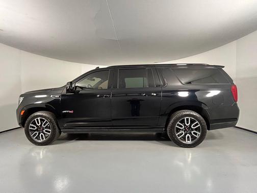 2022 GMC Yukon XL AT4