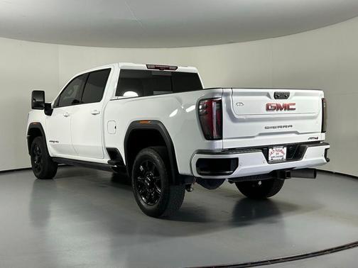 Summit White 2024 GMC Sierra 2500 AT4