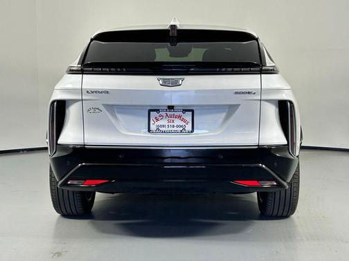 Crystal White Tricoat 2024 Cadillac LYRIQ Luxury