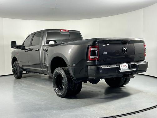 2024 RAM 3500 Laramie Crew Cab 4x4 8' Box