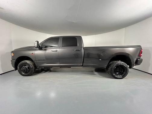 2024 RAM 3500 Laramie Crew Cab 4x4 8' Box