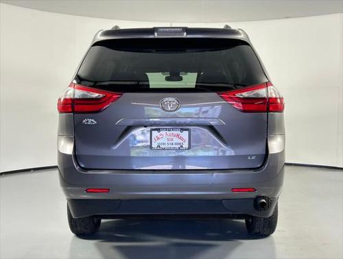 2020 Toyota Sienna LE