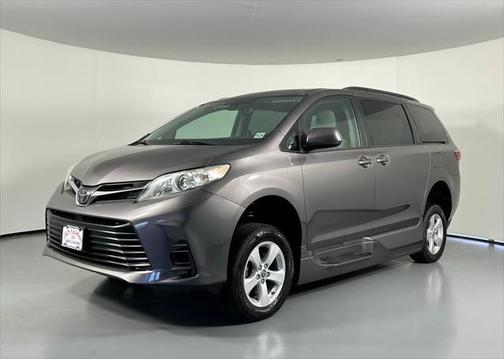2020 Toyota Sienna LE