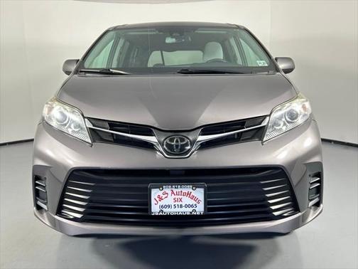 2020 Toyota Sienna LE